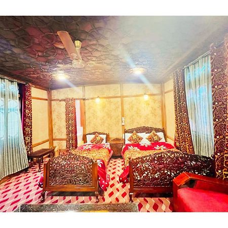 Mossess Group Of Houseboats Otel Srīnagar Dış mekan fotoğraf