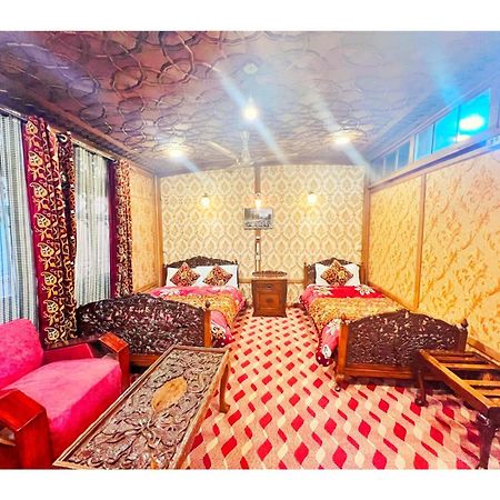 Mossess Group Of Houseboats Otel Srīnagar Dış mekan fotoğraf
