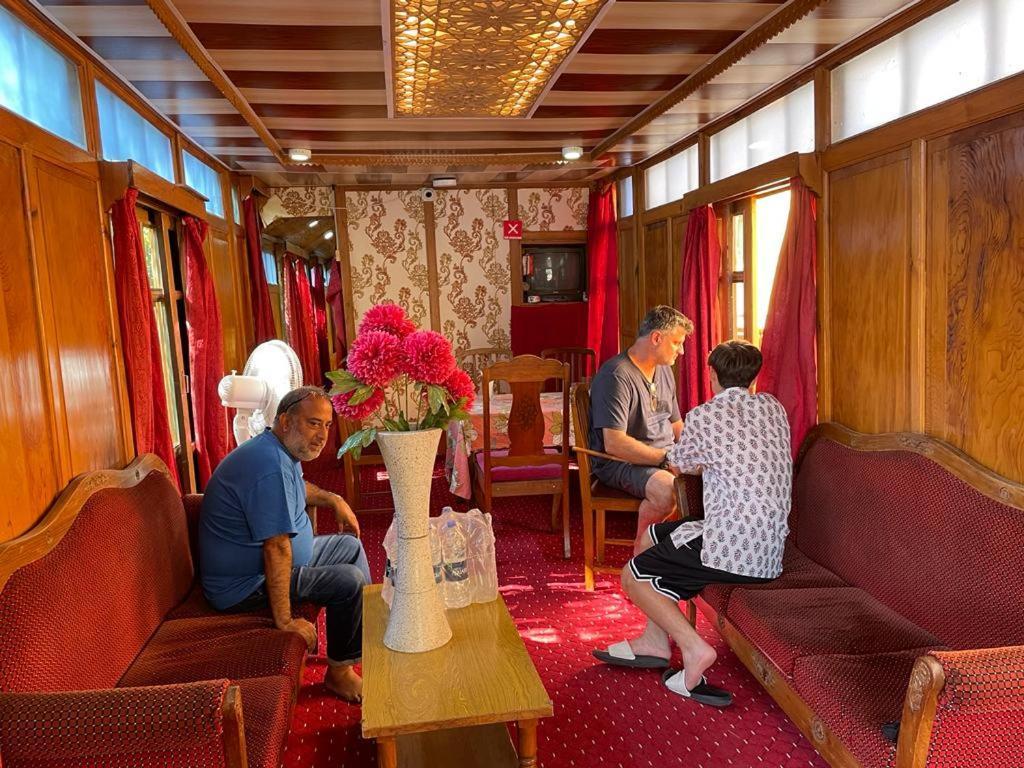 Mossess Group Of Houseboats Otel Srīnagar Dış mekan fotoğraf