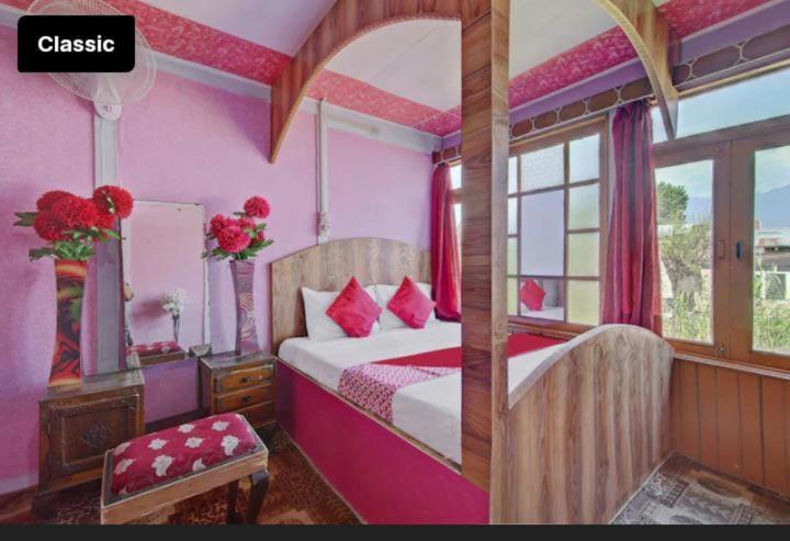 Mossess Group Of Houseboats Otel Srīnagar Dış mekan fotoğraf